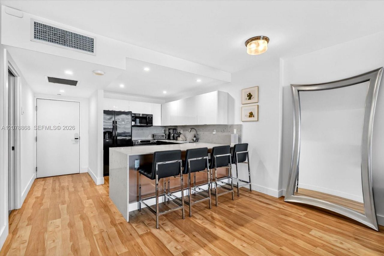 2301 Collins Ave , Unit 714, Miami Beach, FL 33139 Photo