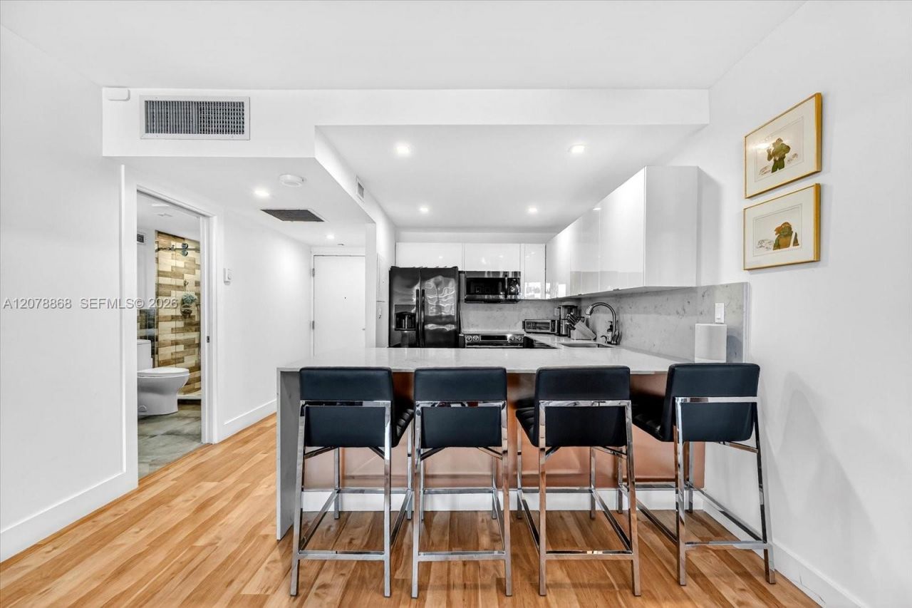 2301 Collins Ave , Unit 714, Miami Beach, FL 33139 Photo