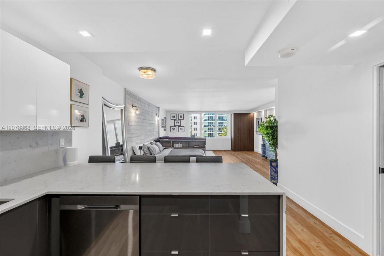 2301 Collins Ave , Unit 714, Miami Beach, FL 33139 Photo