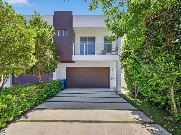 904 NE 15th Ave , Fort Lauderdale, FL 33304