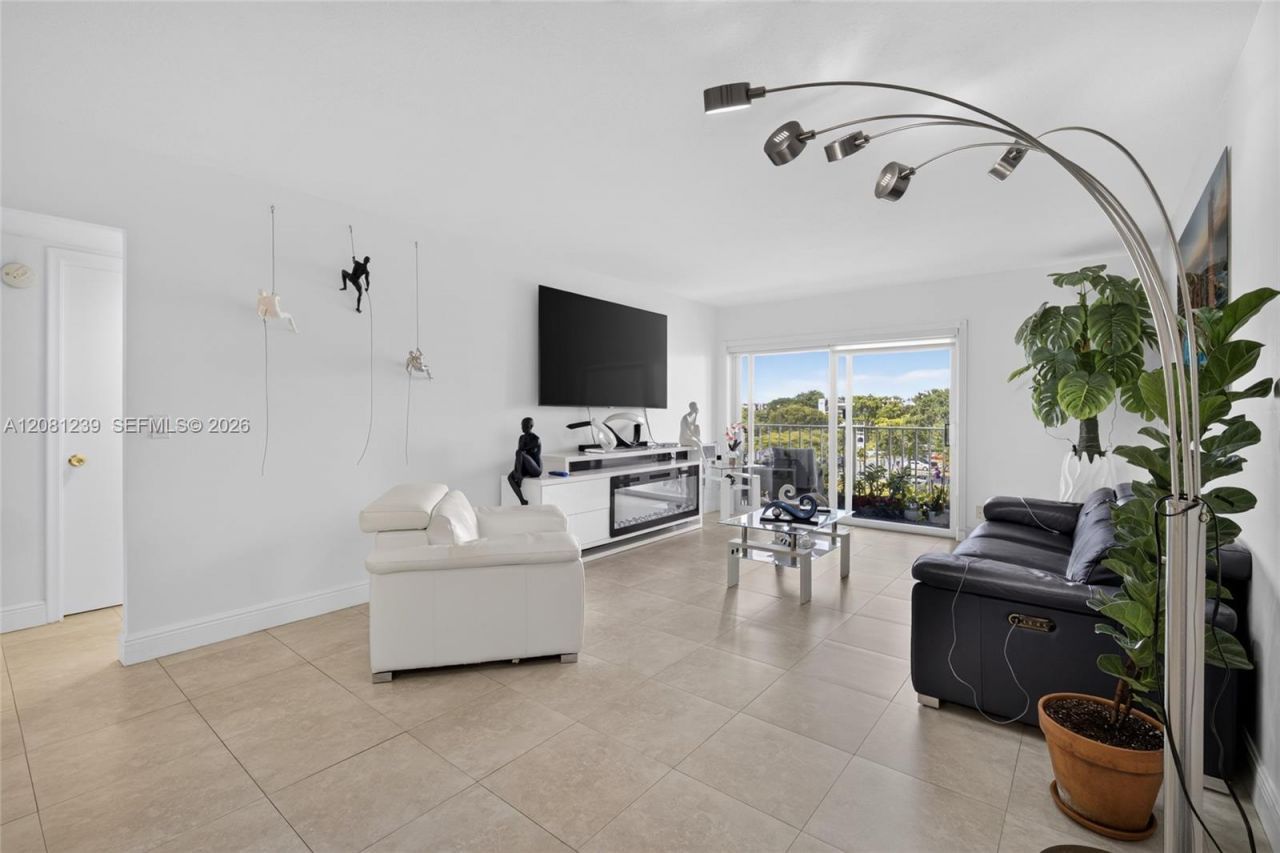 7787 SW 86th St, Unit E-409, Miami, FL 33143 Photo
