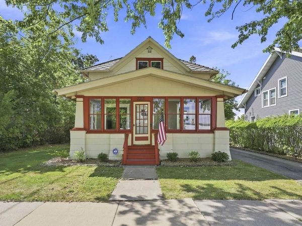 1217 N STATE STREET, Appleton, WI 54911