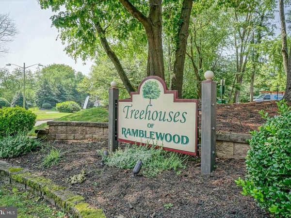 302 B KELLY COVE, MOUNT LAUREL, NJ 08054