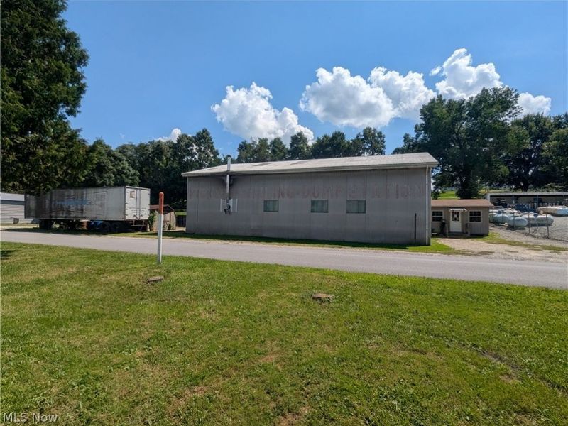 317 E Church Street, Barnesville, OH 43713 Photo 3