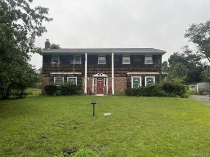 5 Selvia Court Coram, NY 11727