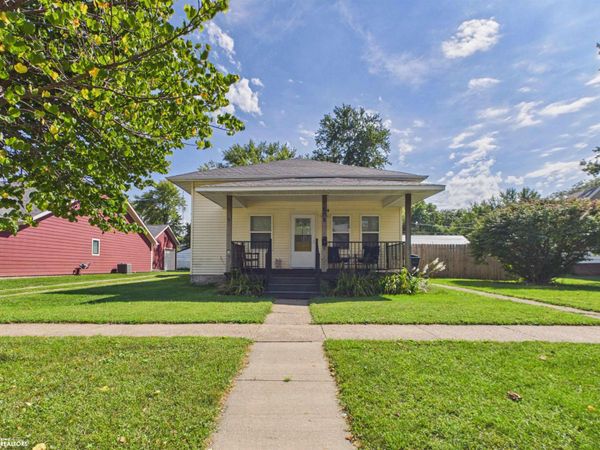 508 3rd Avenue E, Oskaloosa, IA 52577