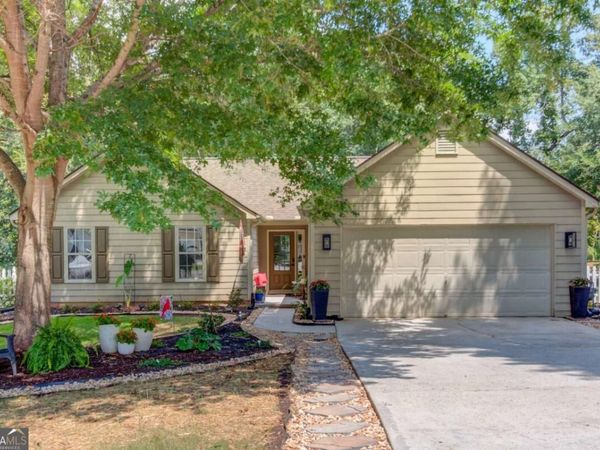 1023 Laurel Green Lane, Sugar Hill, GA 30518