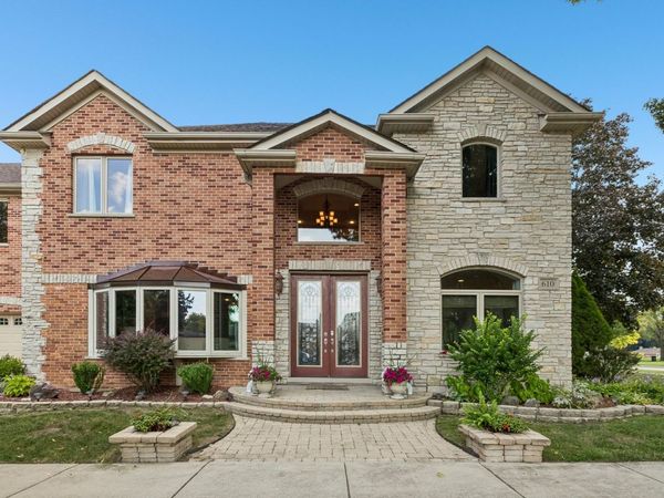 610 W Lonnquist Boulevard, Mount Prospect, IL 60056