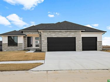 5912 N 213th Street, Elkhorn, NE 68022