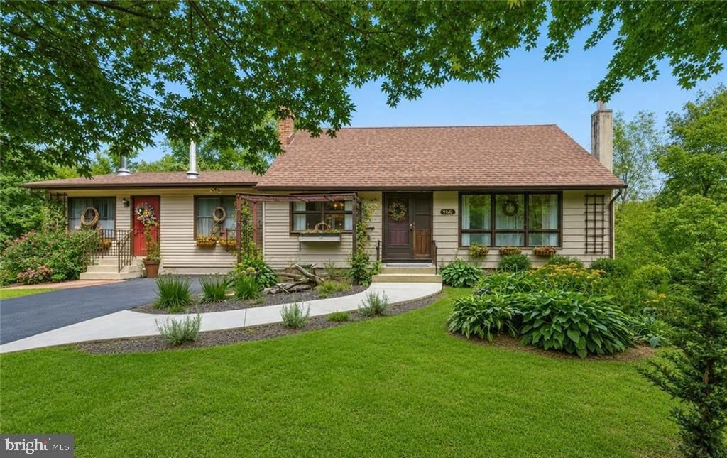 960 BROWNTOWN ROAD , NAZARETH, PA 18064