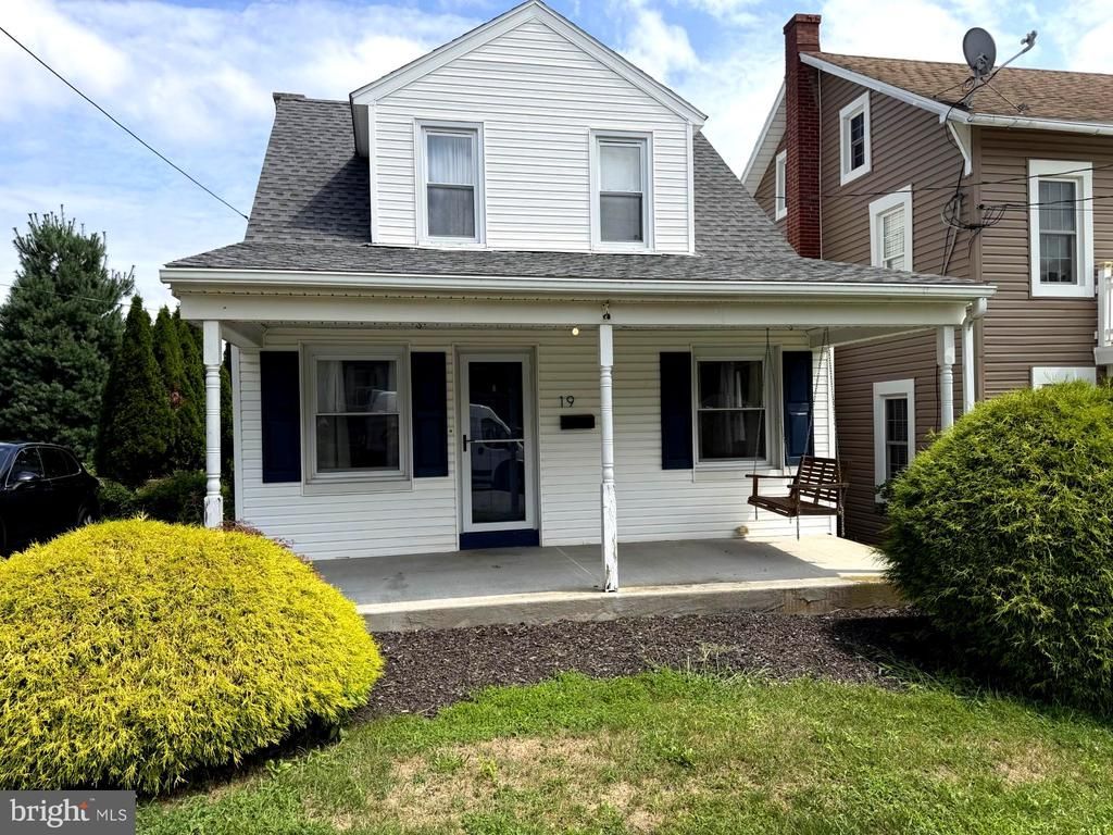 19 MAPLE, MOHNTON, PA 19540