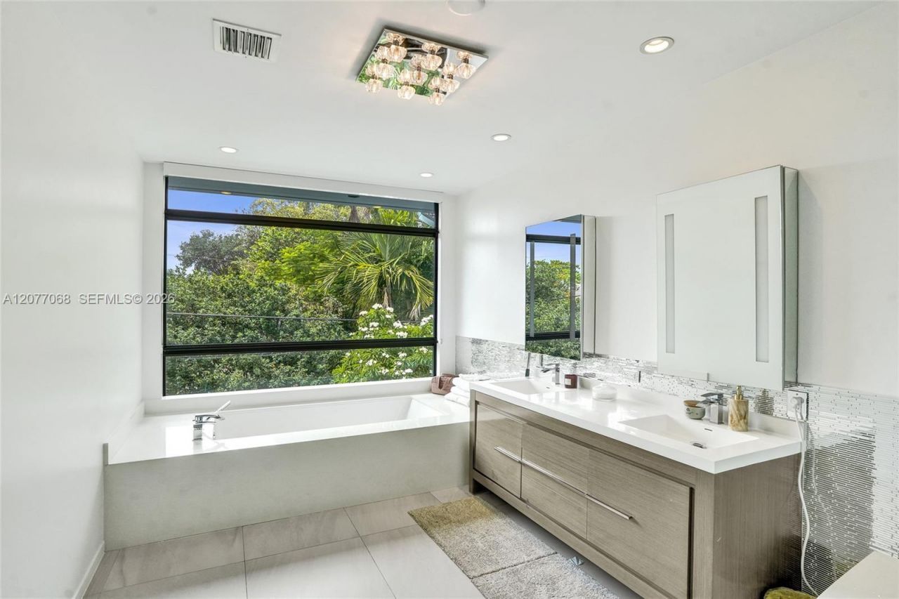 129 N Victoria Park Rd, Fort Lauderdale, FL 33301 Photo