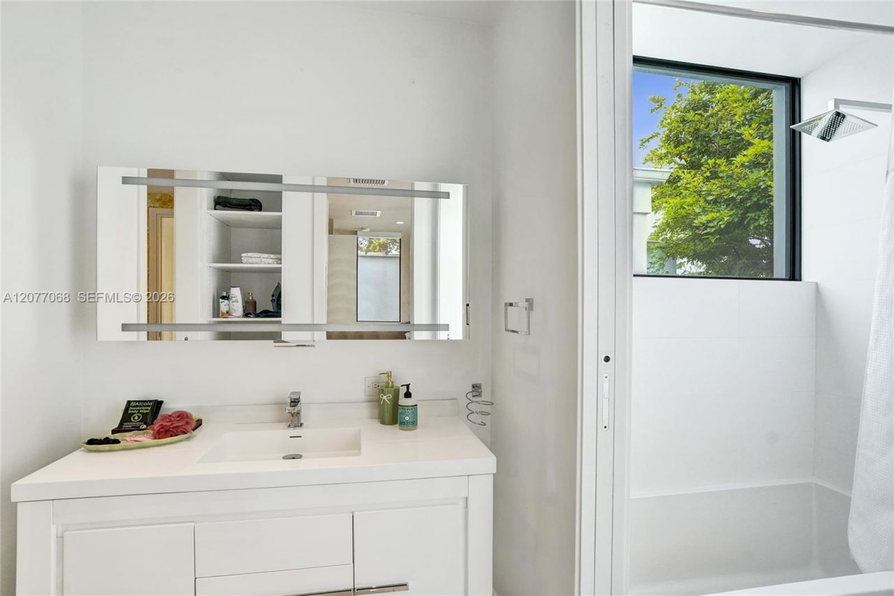 129 N Victoria Park Rd, Fort Lauderdale, FL 33301 Photo
