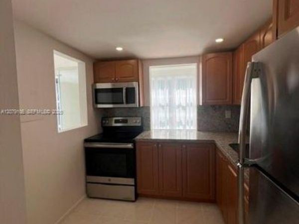 17560 Atlantic Blvd, Unit 514, Sunny Isles Beach, FL 33160