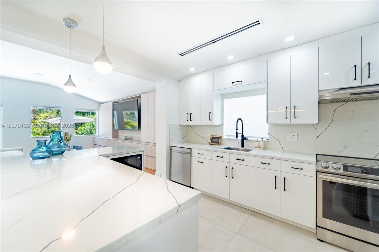 8926 Emerson Ave , Surfside, FL 33154 Photo