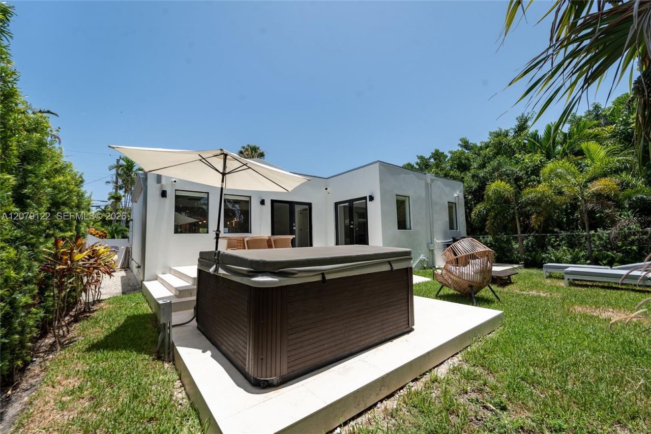 8926 Emerson Ave , Surfside, FL 33154 Photo