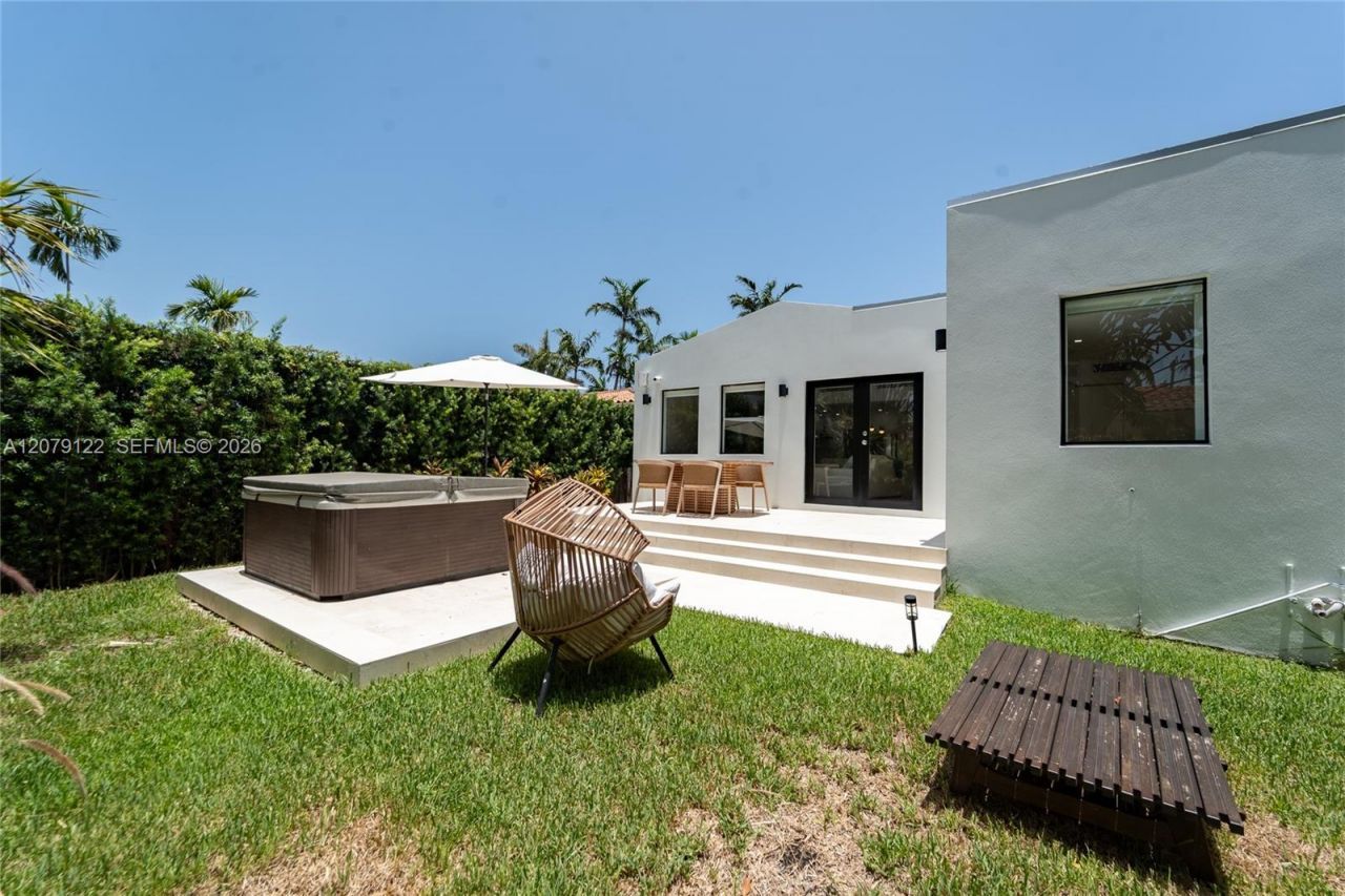 8926 Emerson Ave , Surfside, FL 33154 Photo
