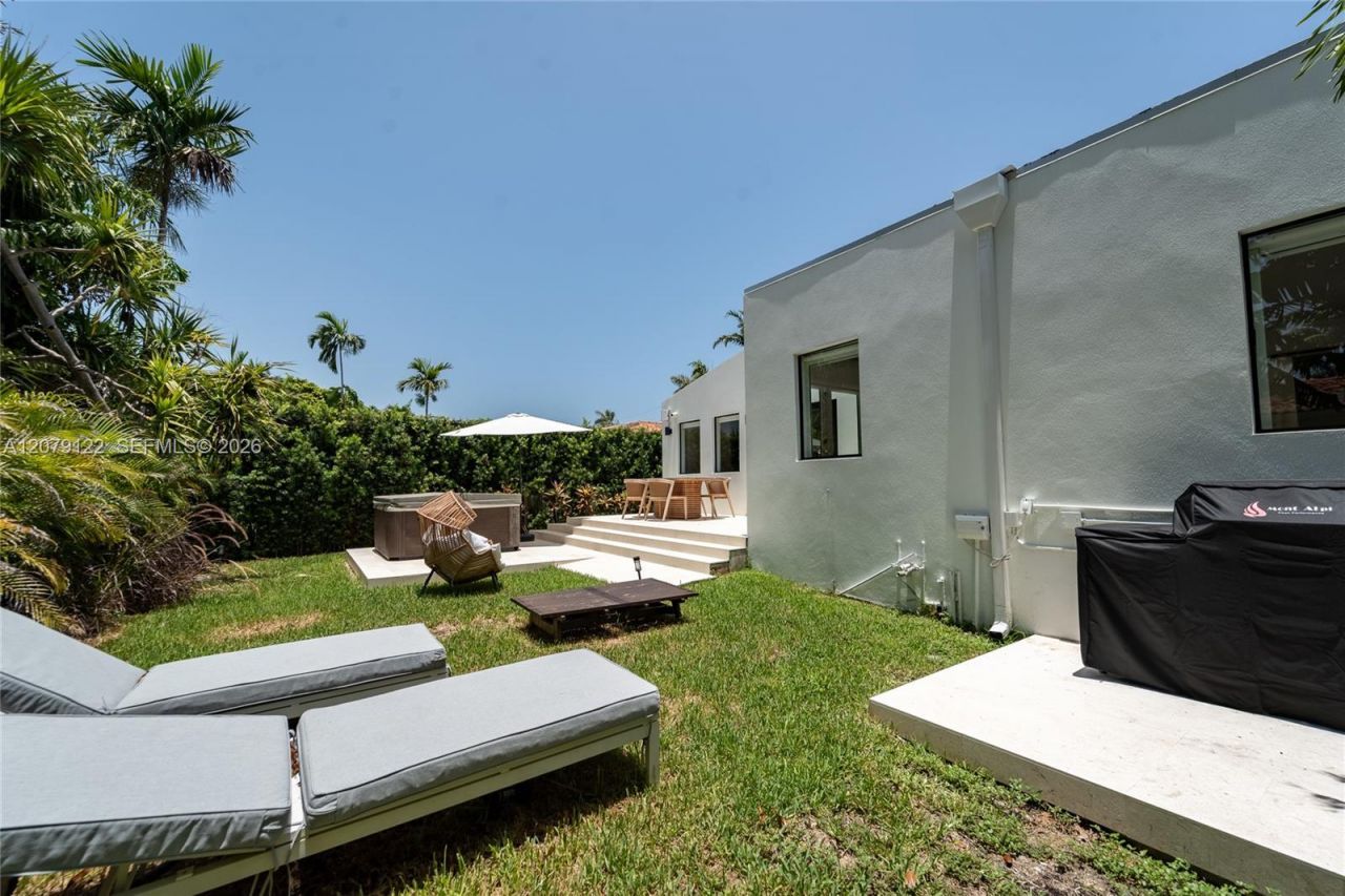 8926 Emerson Ave , Surfside, FL 33154 Photo