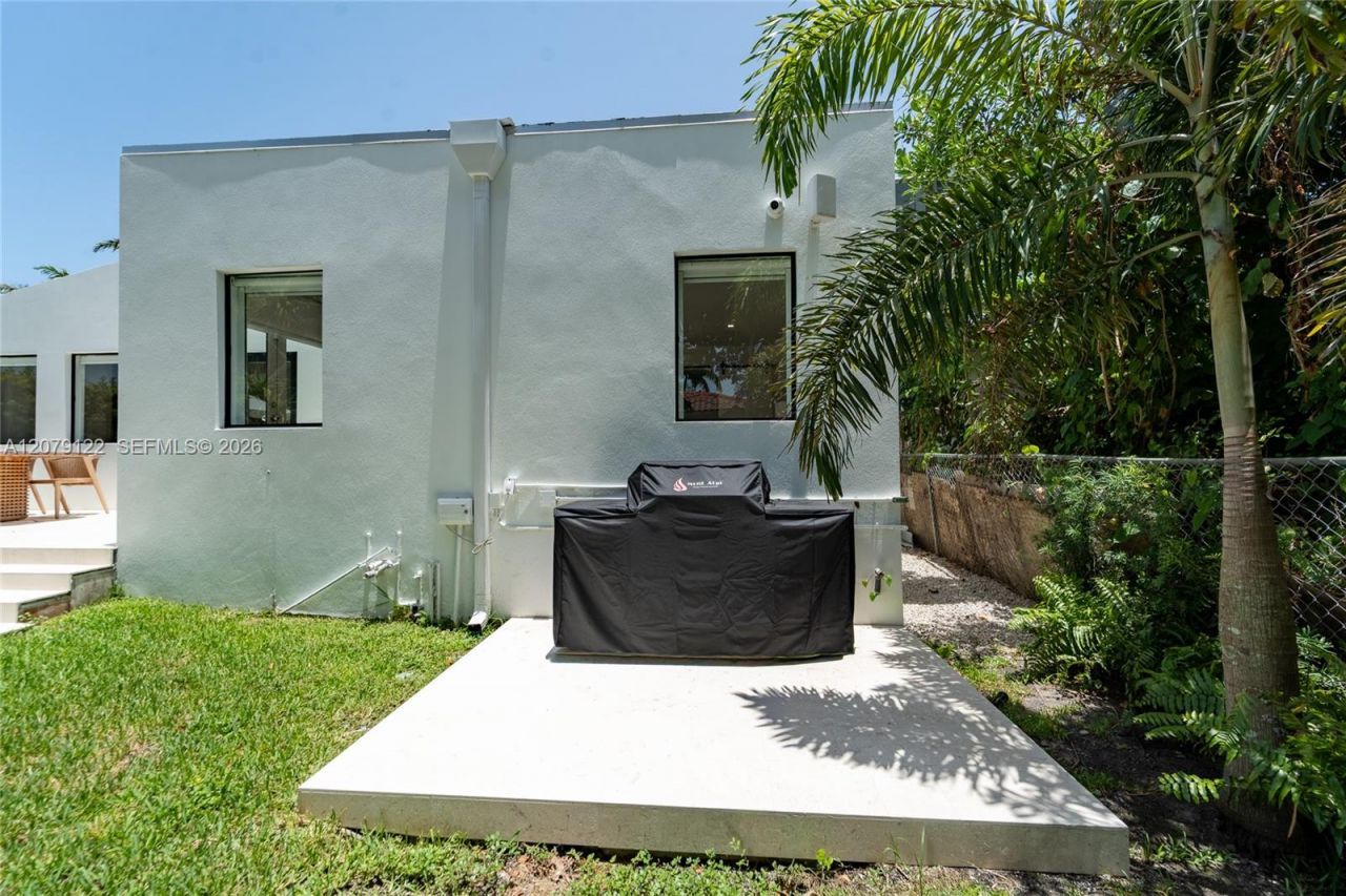 8926 Emerson Ave , Surfside, FL 33154 Photo
