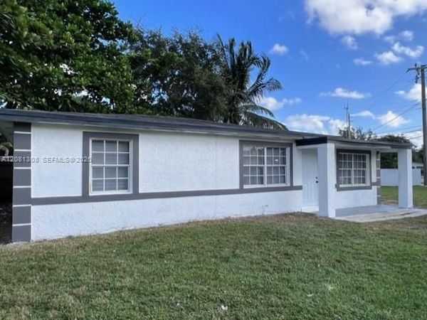 43 Newton Rd , West Park, FL 33023