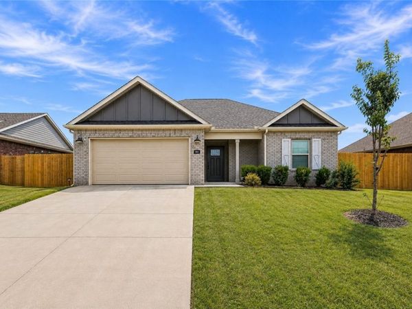 918 Hampton Street , Tontitown, AR 72762