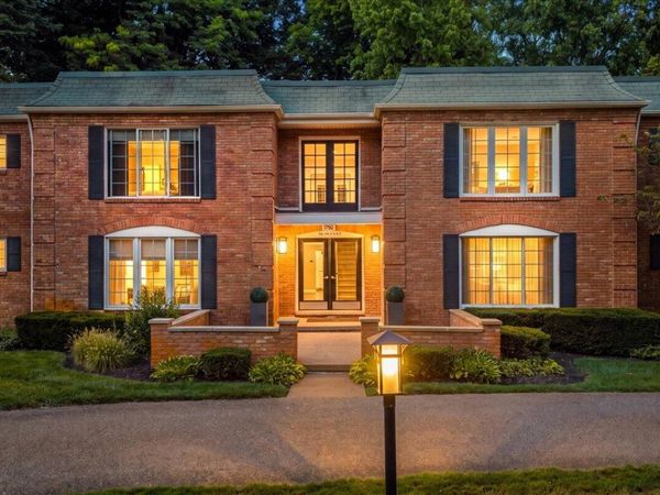 1750 Tiverton Road, Bloomfield Hills, MI 48304