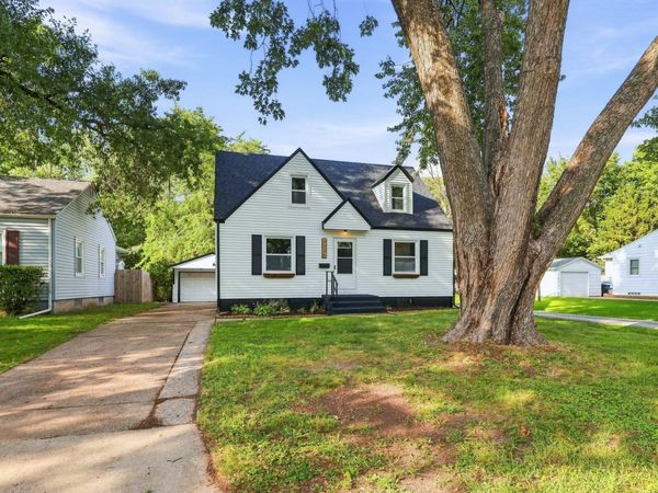 3235 24th Avenue , Rock Island, IL 61201