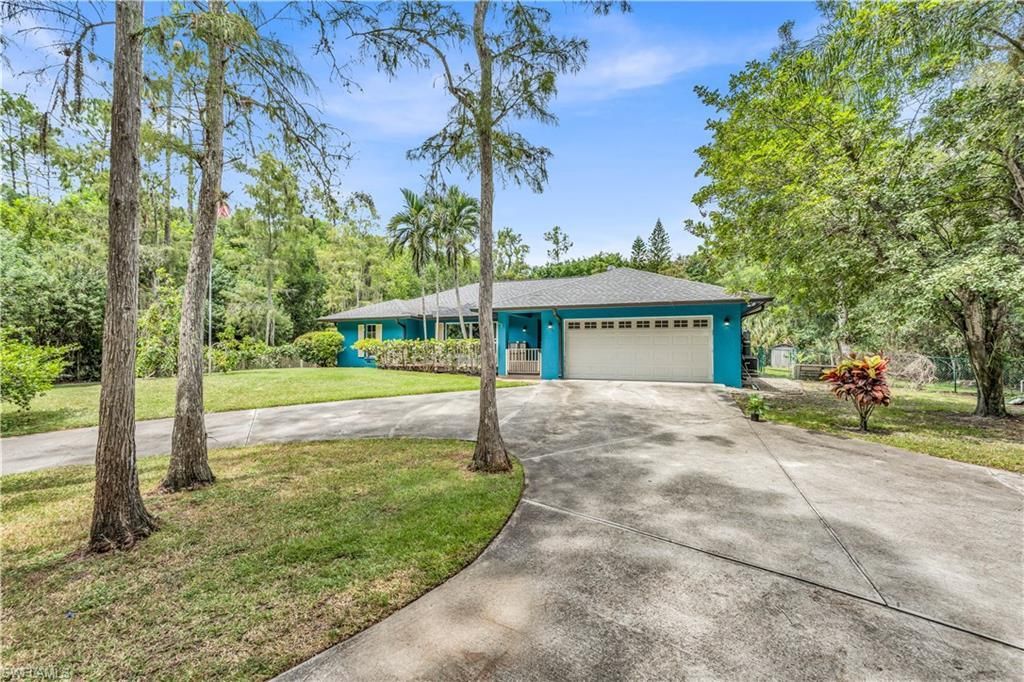 6061 Golden Oaks Ln, Naples, FL 34119 Photo