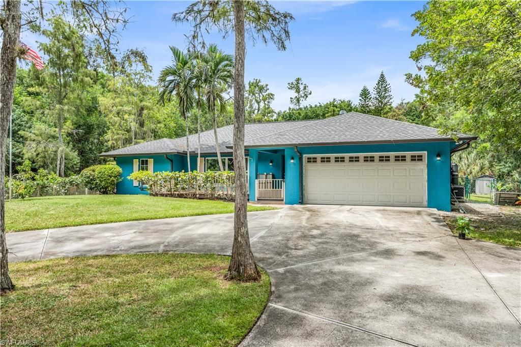6061 Golden Oaks Ln, Naples, FL 34119 Photo