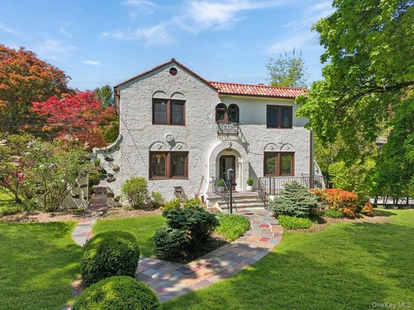 62 Broadfield Road , New Rochelle, NY 10804