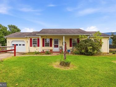 225 DUKE CIRCLE, STRASBURG, VA 22657