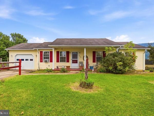 225 DUKE CIRCLE , STRASBURG, VA 22657