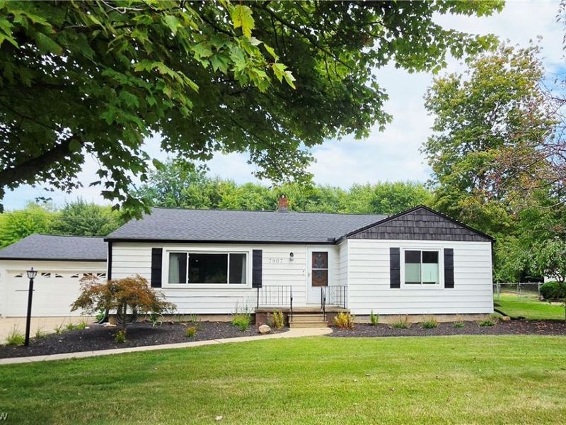 7907 Baumhart Road, Amherst, OH 44001 Photo 1