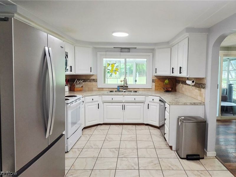 7907 Baumhart Road, Amherst, OH 44001 Photo 4