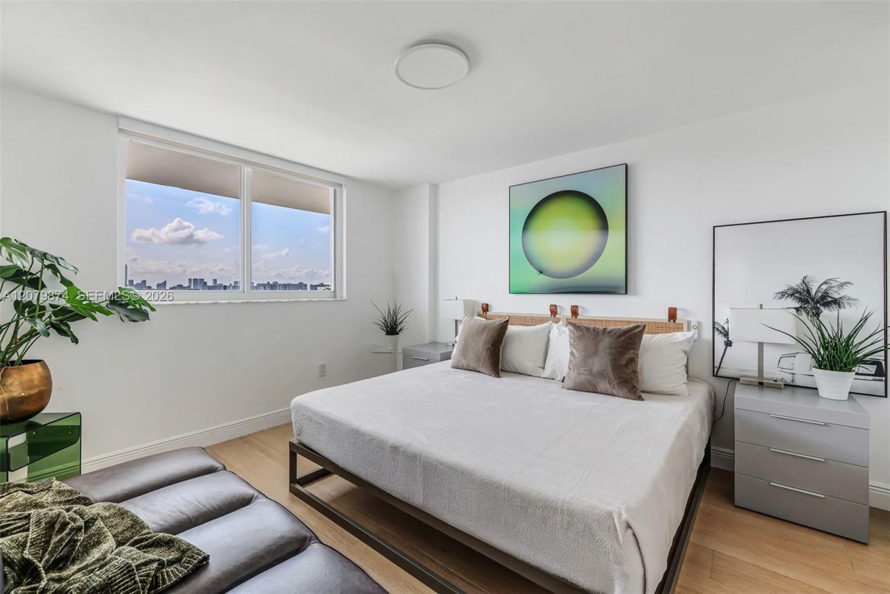 401 Ocean Dr, Unit 903, Miami Beach, FL 33139 Photo