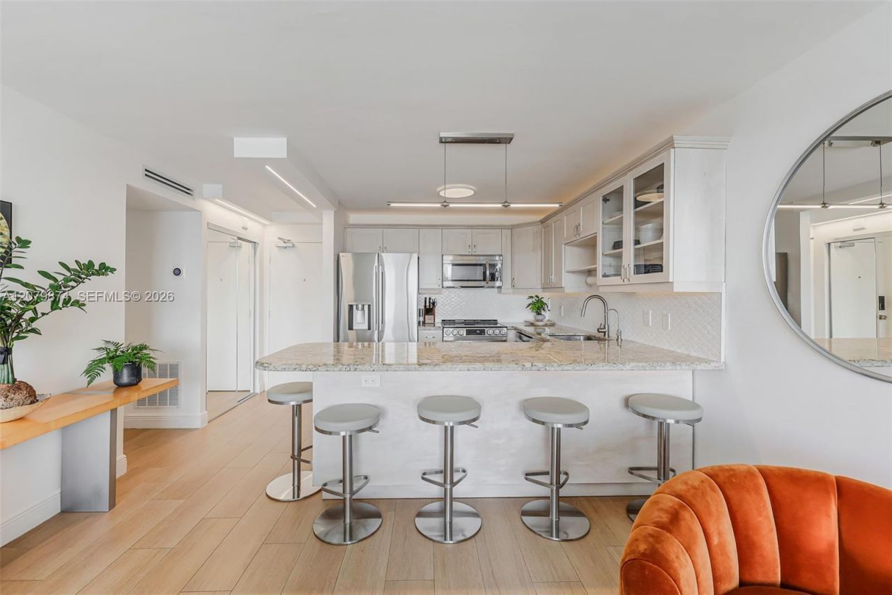 401 Ocean Dr, Unit 903, Miami Beach, FL 33139 Photo