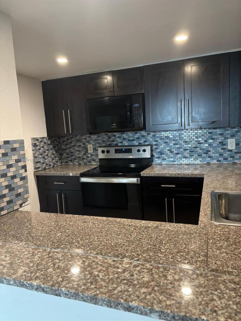 6970 NW 186th St , Unit 3-505, Hialeah, FL 33015 Photo