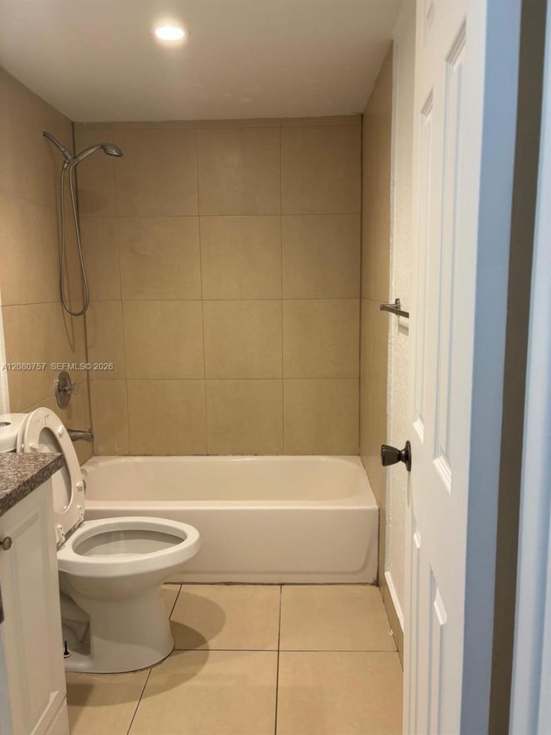 6970 NW 186th St , Unit 3-505, Hialeah, FL 33015 Photo