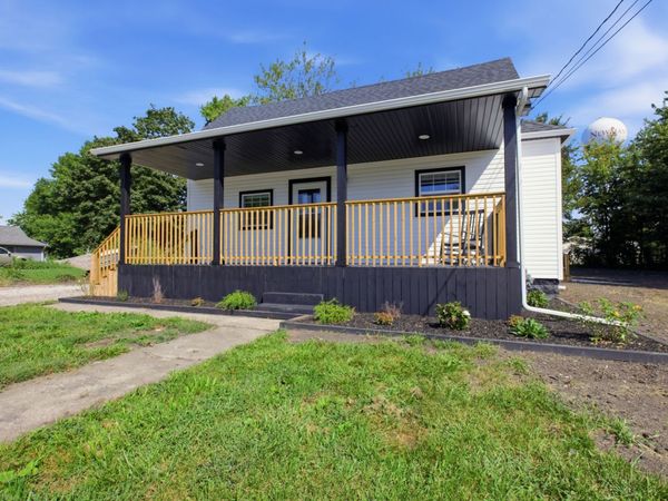 609 W Green Street , Newman, IL 61942