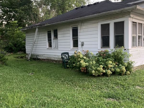 301 E Larch Street , Carbondale, IL 62901