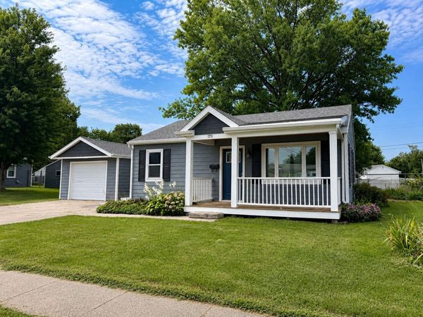 1711 N 4th Avenue E, Newton, IA 50208