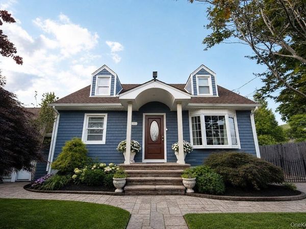 1061 Midland Street , Uniondale, NY 11553