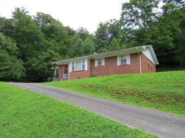 14184 KY 223, Flat Lick, KY 40935