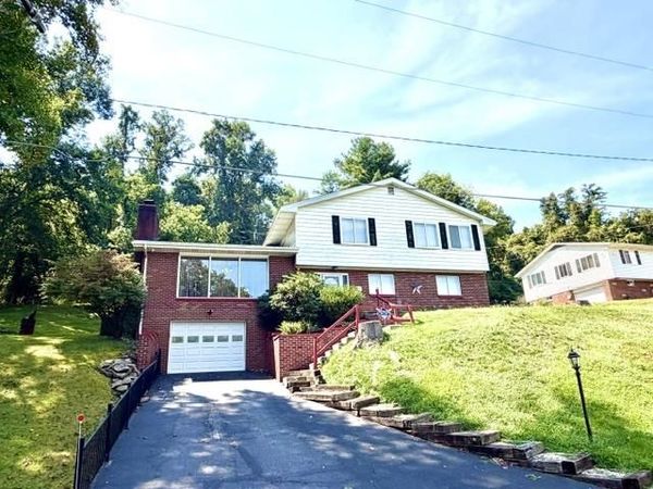 1901 Enslow Avenue, Huntington, WV 25701