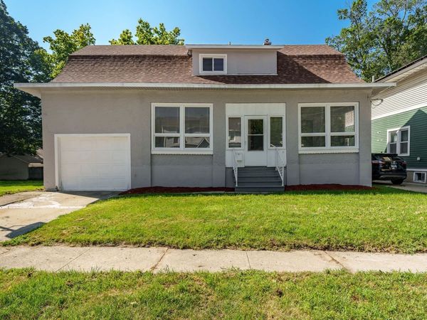 103 E Roosevelt Street, Freeport, IL 61032