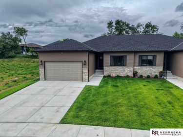 9439 Linwood Place, Lincoln, NE 68505