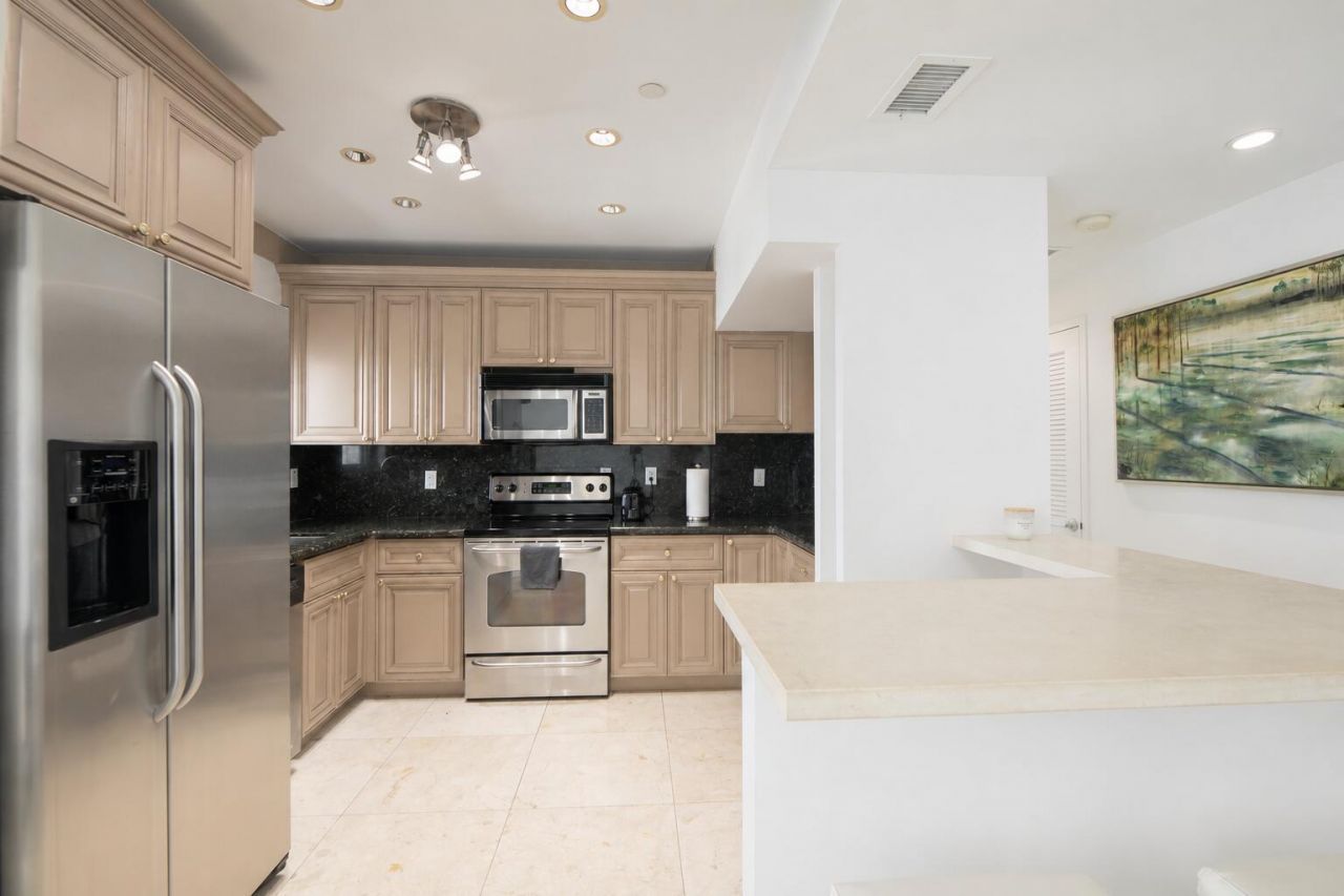 100 Lincoln Road, Unit PH14, Miami Beach, FL 33139 Photo