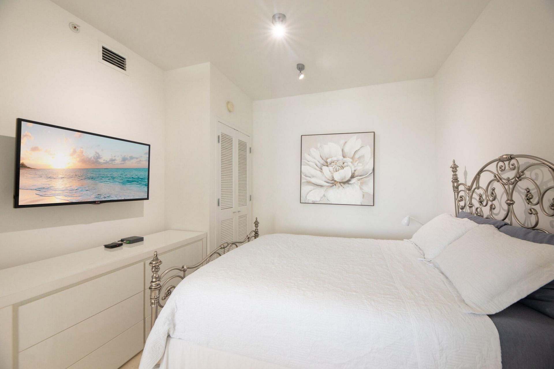100 Lincoln Road, Unit PH14, Miami Beach, FL 33139 Photo