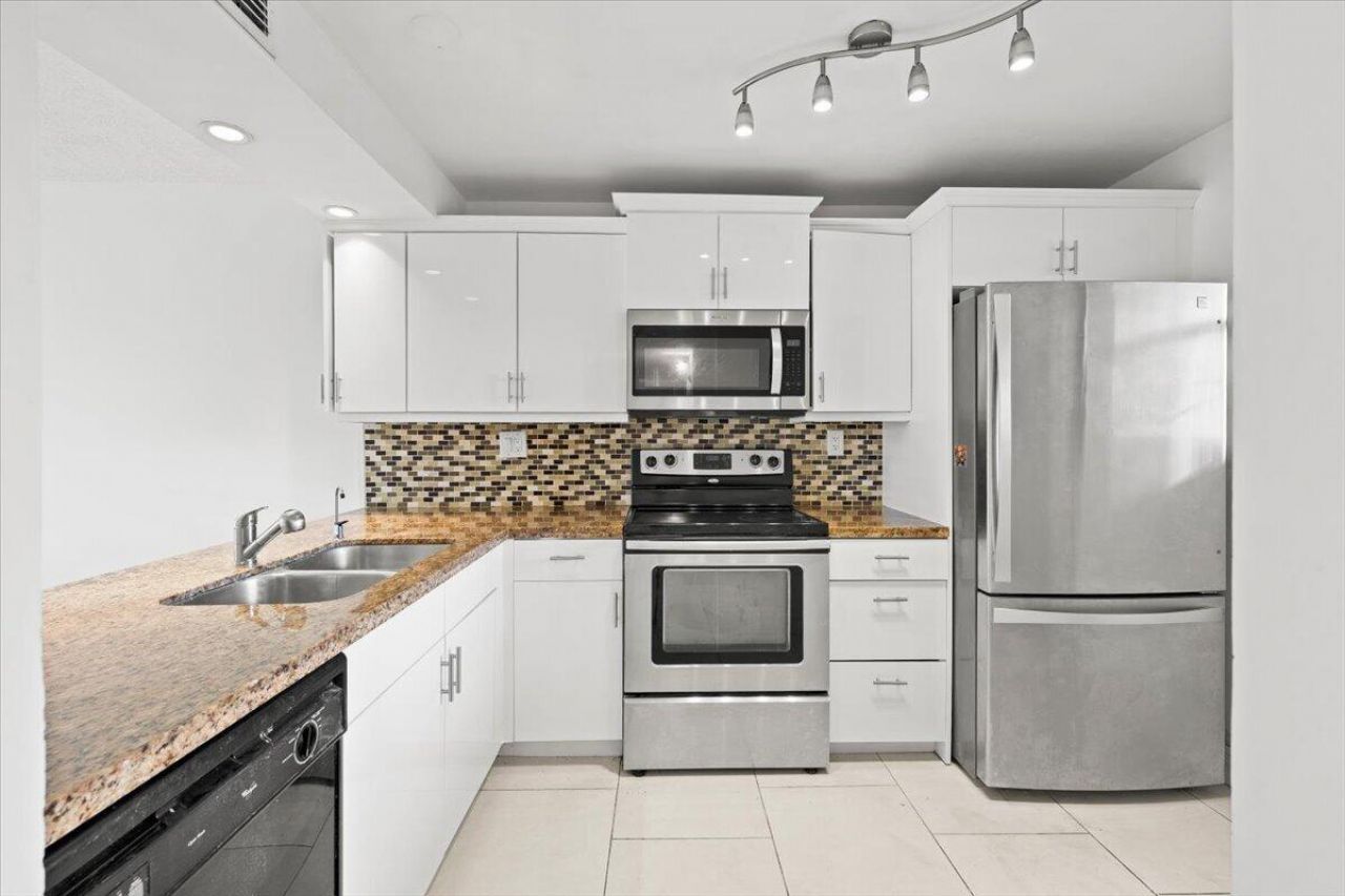 1831 Sabal Palm Drive, Unit 403, Davie, FL 33324 Photo