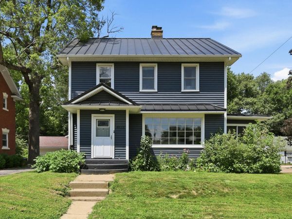 4533 13th Avenue , Rock Island, IL 61201